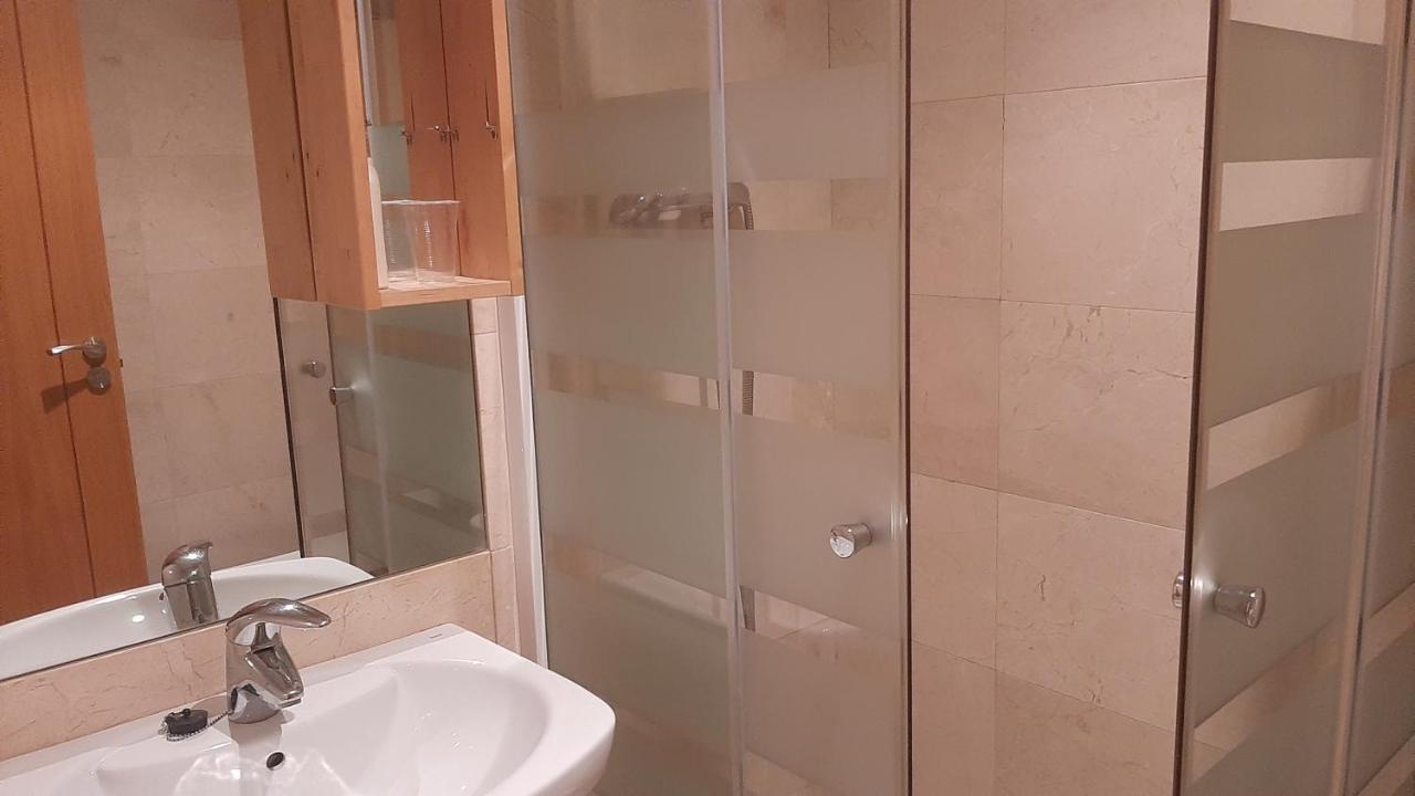 奥维耶多Torre De La Fuente Aprtovistas Piscina Parking公寓 外观 照片